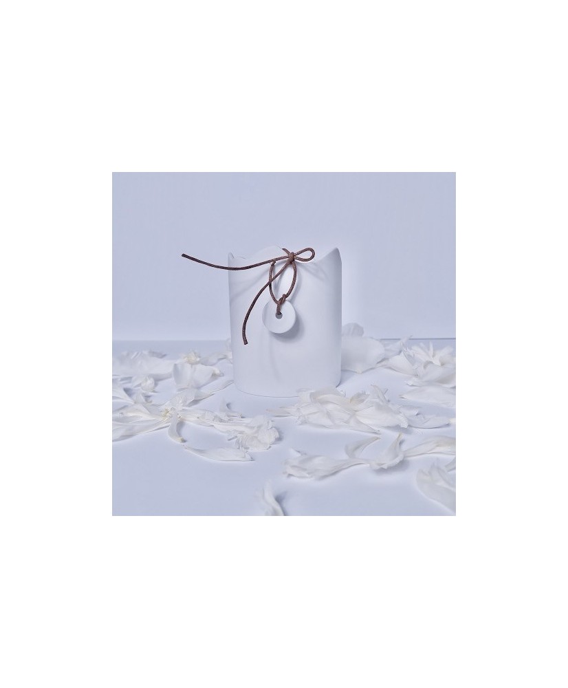 BOUGIE PARFUMEE CERAMIQUE PLUIE DE PETALES Accueil BOUGIE PARFUMEE CERAMIQUE PLUIE DE PETALES Accueil
