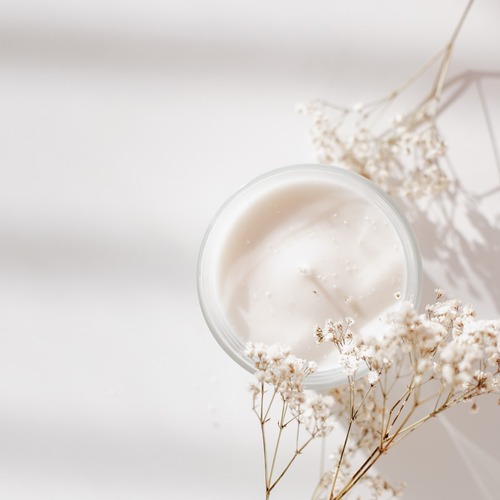 instagram-7 Profiter des rayons de soleil, de la douceur de la bougie Fleur de coton et se sentir heureuse! Les bonheurs simples sont les meilleurs! ☀️

 #bonheursimple #fraicheur #fleursfraiches #printemps #parfumdemaison #jardin #paimpol #elouane #parfumdegrasse #uneparenthesebougie #nature #happyday #plaisirsimple #homefragrance #madeinfrance #bougienaturelle #cirevegetale #bougieartisanale #bougievegetale #deconature #decorationinterieur #fabricationfrancaise #fleurdecoton #douceur #gypsophile #fleurssauvages #rayonsdesoleil #bientôtleweekend #mercilavie #bienchezsoi