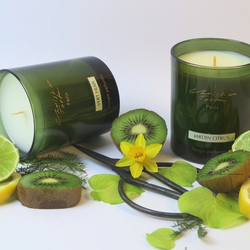 instagram-11 Vert frais et Jardin citrus, 2 parfums pleins de vitalité et de fraicheur avec les agrumes et les plantes aromatiques qui composent leurs parfums! La collection Christian Tortu est encore disponible sur notre site! 🌱🍋🌼

 #bougieparfumee #madeinfrance #bougienaturelle #uneparenthesebougie #cirevegetale #bougievegetale #fabricationfrancaise #bougieartisanale #fleurs #deconature #ideedeco #jonquille #fleursjaunes #decorationinterieur #fleursfraiches #homefragrance #bougieparfumée #parfumdegrasse #parfumdemaison #parfumdinterieur #citron #plantesaromatiques #basilic #christiantortu #bougiefleurie #fleuriste #agrumes #vegetal #citrus #citronvert