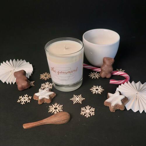 instagram-13 C’est l’heure du goûter! C’est l’heure du Thé Gourmand! 🤗

#thegourmand #gourmandise #nounoursguimauve #paindepices #caramel #cestlheuredugouter #teatime #plaisirgourmand #bougiegourmande #bougieparfumée #bougievegetale #bougieartisanale #uneparenthesebougie #eshop #madeinfrance #paimpol #fabricationfrancaise #encuisine #cosy #cocooninghome #cocooningmoment #aucoindufeu #onsefaitplaisir #sucredorge #plaisirsimple